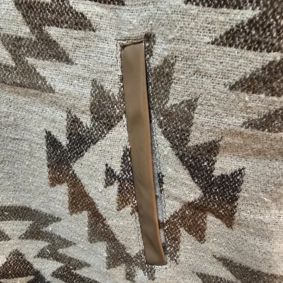 Main Strip Aztec Sherpa Jacket in Tan and Brown - Picture 4 of 5